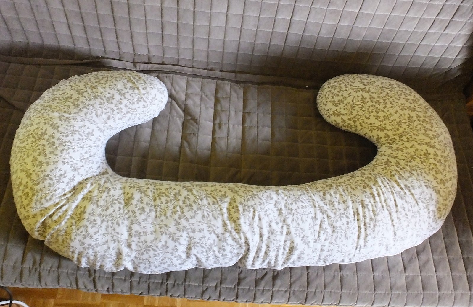 How to use a pregnancy pillow